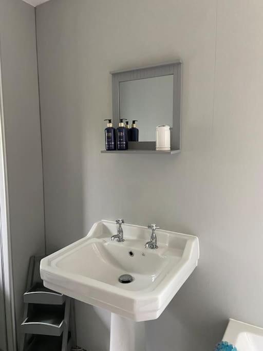 Award Winning Pet Friendly Paddock Cottage Whitby Kültér fotó